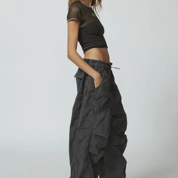 NWT Urban Outfitters Sloan Nylon Balloon Pants. Size: XS. Excellent condition - Picture 4 of 14